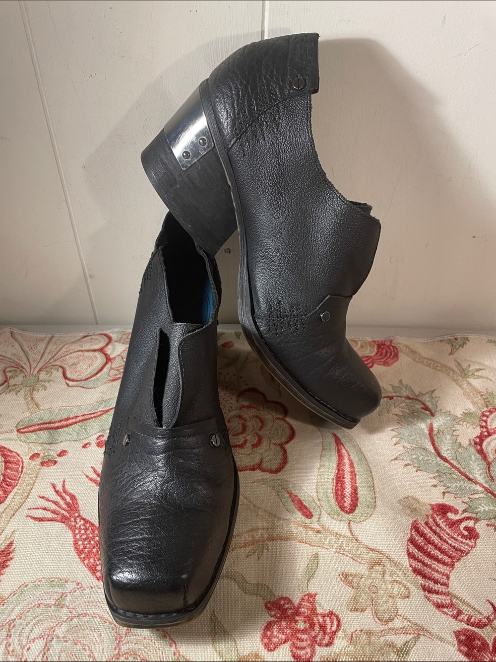Vintage Vogue 90s Matte Black Leather Square Toe Block Heel Ankle Boots Booties